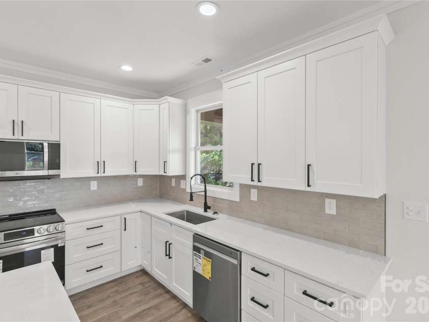 2589 Polo Lane, Maiden, NC 28650.  MLS# CAR4299931, YatesRealty ID 28419. Expansive counter top and cabinet space. All soft close drawers and cabinets