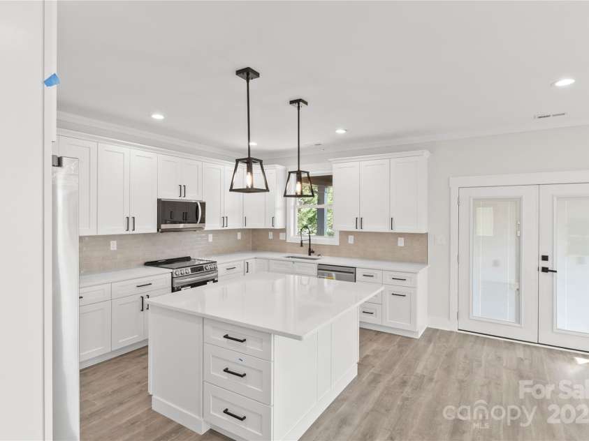 2589 Polo Lane, Maiden, NC 28650.  MLS# CAR4299931, YatesRealty ID 28419. Very large and open kitchen with a ton of cabinet and counter top space. Over size island with drawers and cabinets on three sides. Extra storage.All soft close darwaers and cabinets