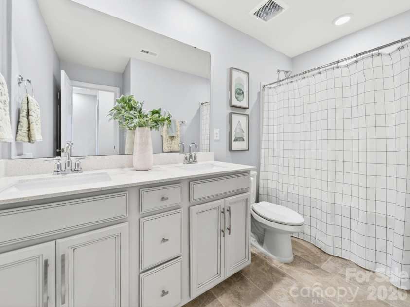 11721 Mesquite Road, Huntersville, NC 28078.  MLS# CAR4377053, YatesRealty ID 28422. Upstairs Full Bath 