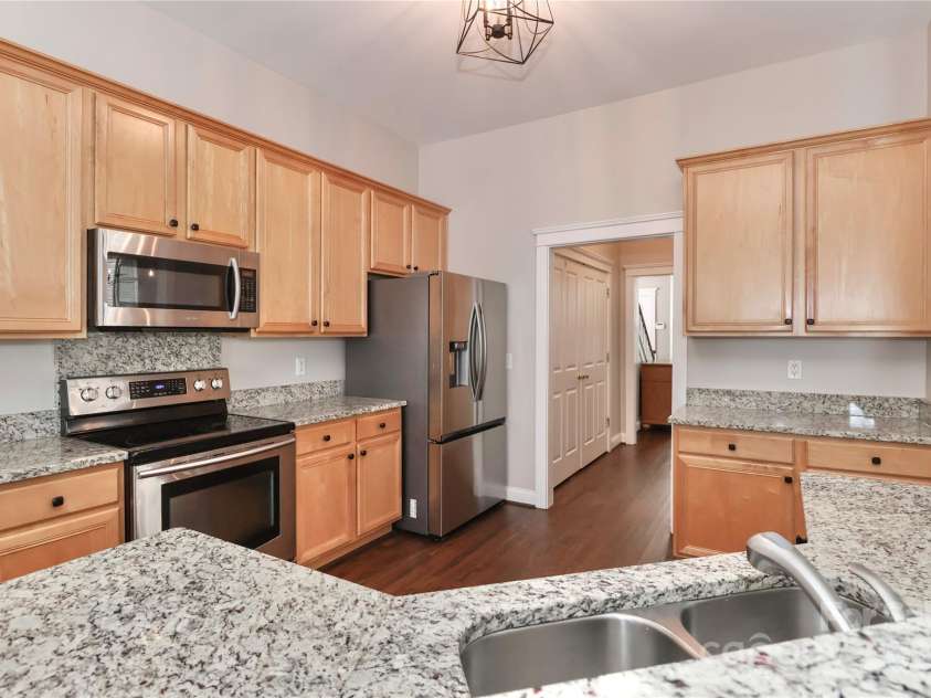 6714 Park Meadows Place, Huntersville, NC 28078.  MLS# CAR4285507, YatesRealty ID 28422. 