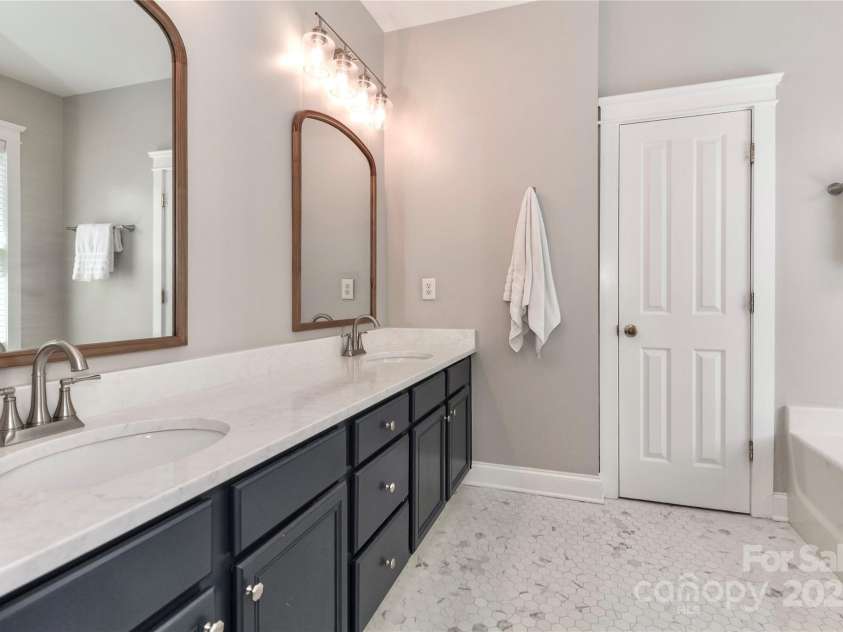 6714 Park Meadows Place, Huntersville, NC 28078.  MLS# CAR4285507, YatesRealty ID 28422. 