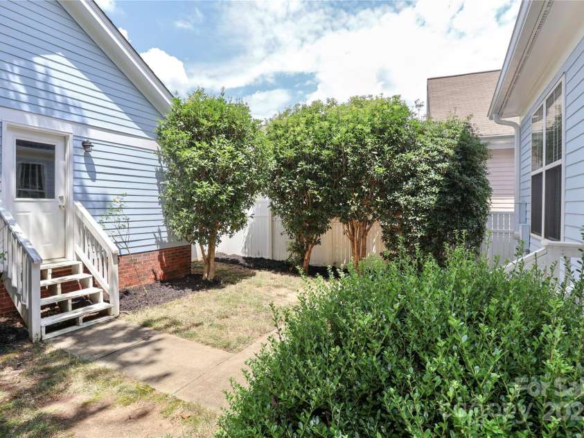 6714 Park Meadows Place, Huntersville, NC 28078.  MLS# CAR4285507, YatesRealty ID 28422. 