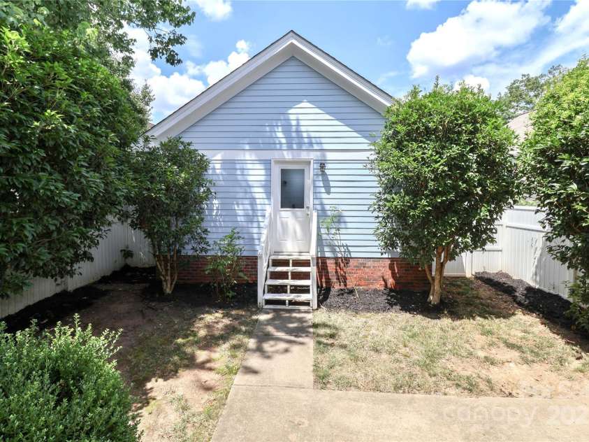 6714 Park Meadows Place, Huntersville, NC 28078.  MLS# CAR4285507, YatesRealty ID 28422. 