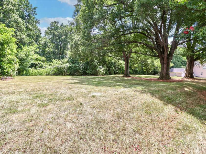6714 Park Meadows Place, Huntersville, NC 28078.  MLS# CAR4285507, YatesRealty ID 28422. The community green space is across from this home.