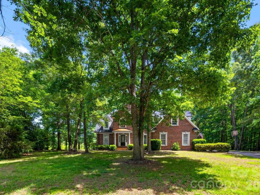 3146 Beaver Dam Drive, Monroe, NC 28110.  MLS# CAR4388037, YatesRealty ID 28423. 