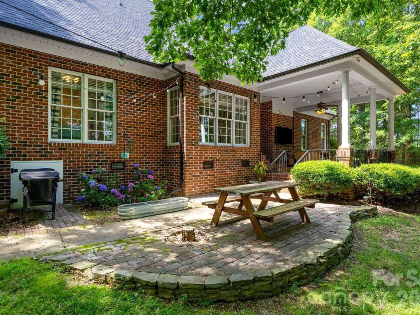 3146 Beaver Dam Drive, Monroe, NC 28110.  MLS# CAR4388037, YatesRealty ID 28423. 