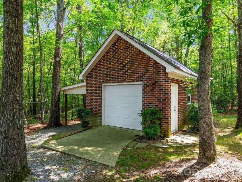 3146 Beaver Dam Drive, Monroe, NC 28110.  MLS# CAR4388037, YatesRealty ID 28423. 