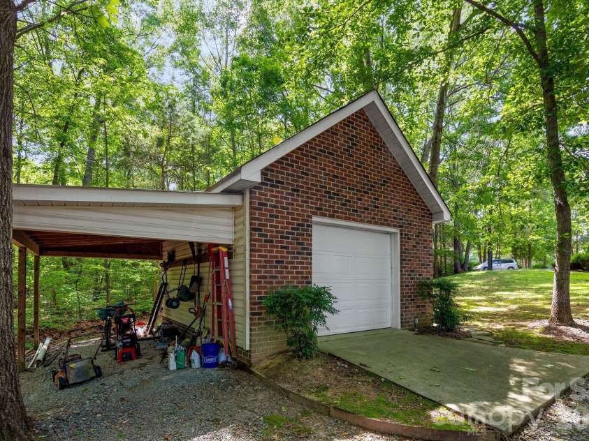 3146 Beaver Dam Drive, Monroe, NC 28110.  MLS# CAR4388037, YatesRealty ID 28423. 