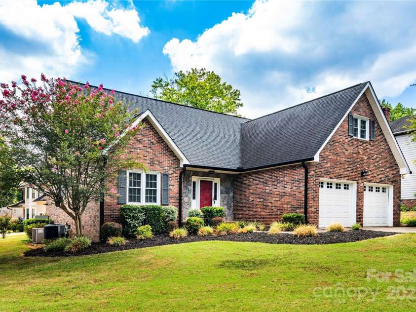 732 Deerfield Drive, Mount Holly, NC 28021.  MLS# CAR4285514, YatesRealty ID 28423. 
