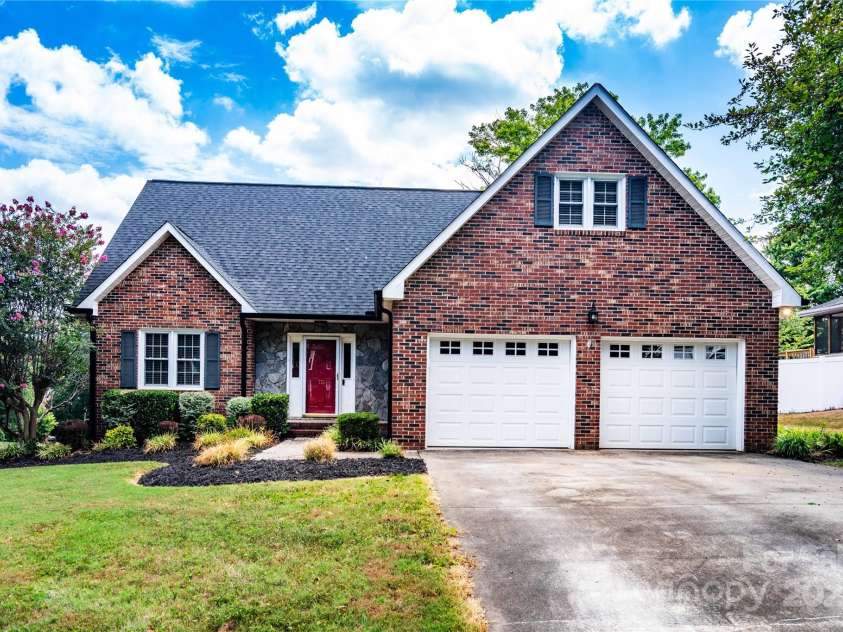 732 Deerfield Drive, Mount Holly, NC 28021.  MLS# CAR4285514, YatesRealty ID 28423. 