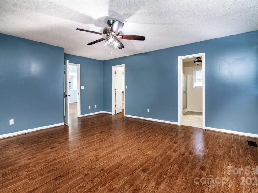 732 Deerfield Drive, Mount Holly, NC 28021.  MLS# CAR4285514, YatesRealty ID 28423. 