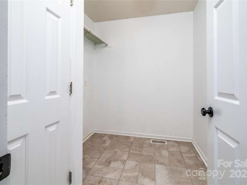 732 Deerfield Drive, Mount Holly, NC 28021.  MLS# CAR4285514, YatesRealty ID 28423. 