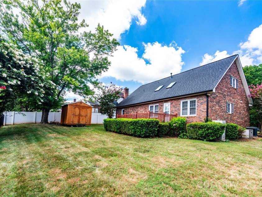 732 Deerfield Drive, Mount Holly, NC 28021.  MLS# CAR4285514, YatesRealty ID 28423. 