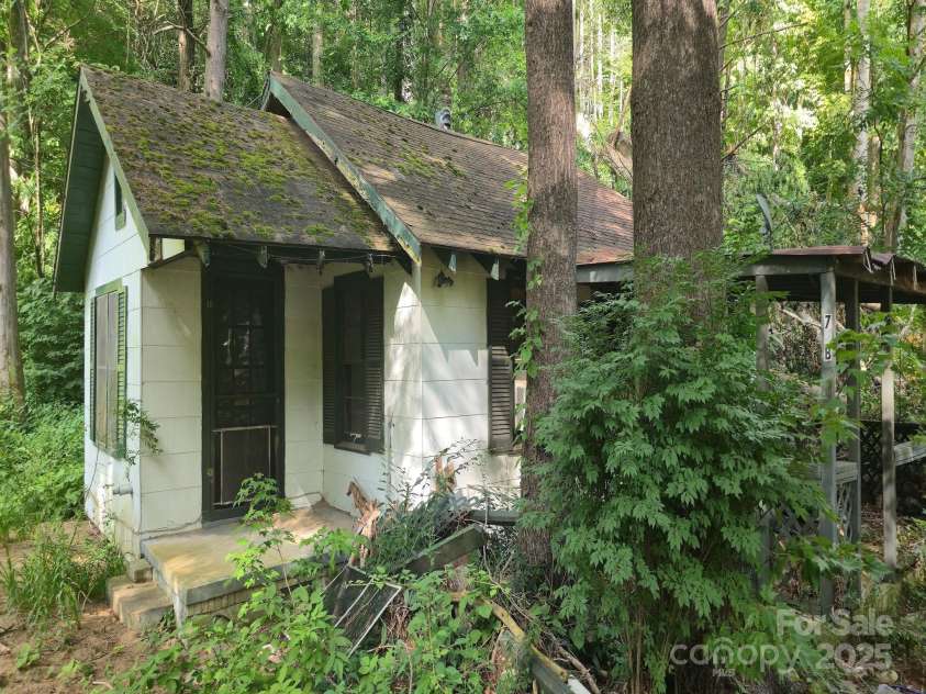 103 Heart Lane, Maggie Valley, NC 28751.  MLS# CAR4285809, YatesRealty ID 28424. 