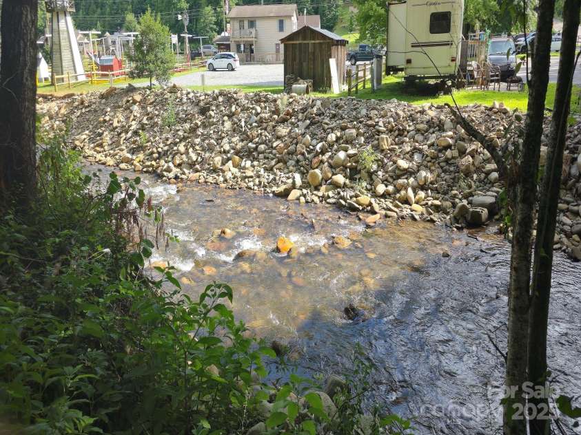 103 Heart Lane, Maggie Valley, NC 28751.  MLS# CAR4285809, YatesRealty ID 28424. 