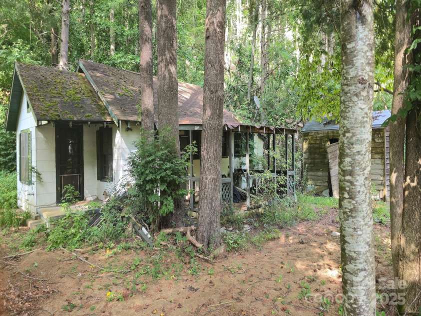 103 Heart Lane, Maggie Valley, NC 28751.  MLS# CAR4285809, YatesRealty ID 28424. 