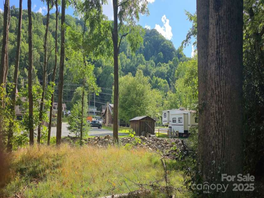 103 Heart Lane, Maggie Valley, NC 28751.  MLS# CAR4285809, YatesRealty ID 28424. 