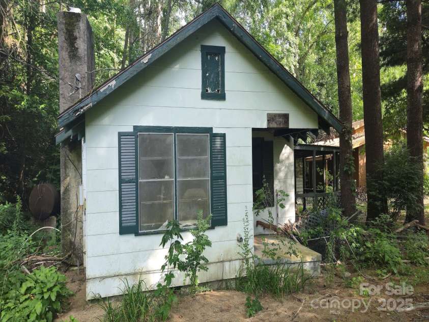 103 Heart Lane, Maggie Valley, NC 28751.  MLS# CAR4285809, YatesRealty ID 28424. 