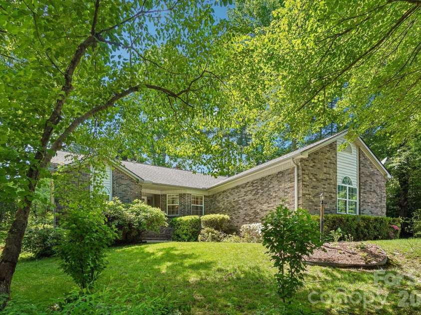 7 St Andrews Drive, Etowah, NC 28729.  MLS# CAR4388193, YatesRealty ID 28424. 