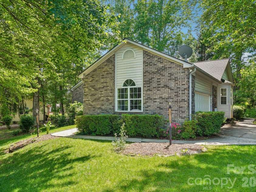 7 St Andrews Drive, Etowah, NC 28729.  MLS# CAR4388193, YatesRealty ID 28424. 