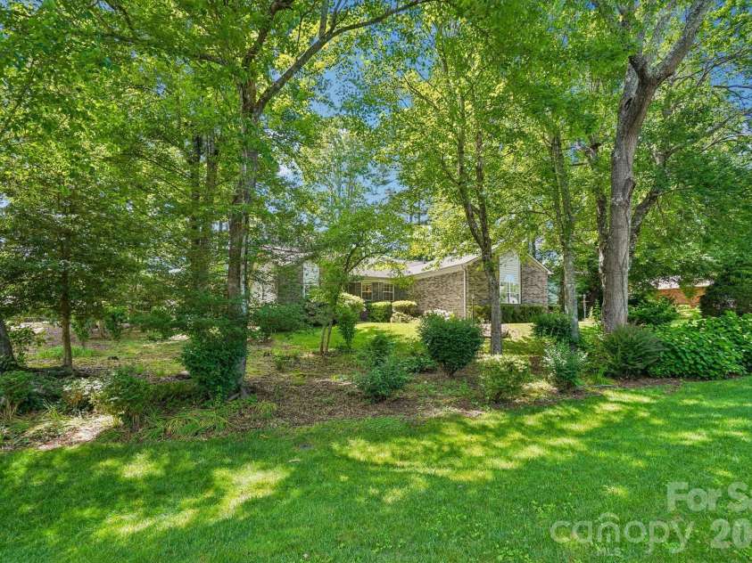 7 St Andrews Drive, Etowah, NC 28729.  MLS# CAR4388193, YatesRealty ID 28424. 