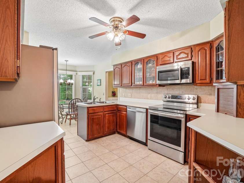 7 St Andrews Drive, Etowah, NC 28729.  MLS# CAR4388193, YatesRealty ID 28424. 