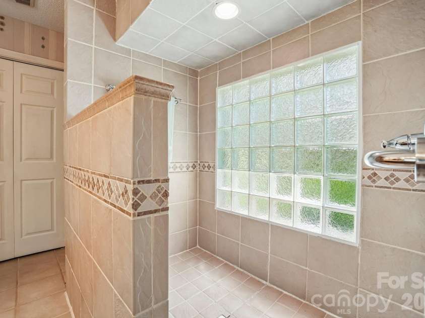 7 St Andrews Drive, Etowah, NC 28729.  MLS# CAR4388193, YatesRealty ID 28424. 