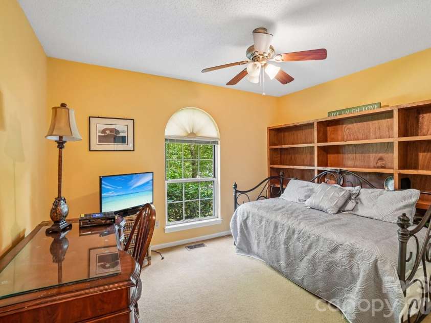 7 St Andrews Drive, Etowah, NC 28729.  MLS# CAR4388193, YatesRealty ID 28424. 