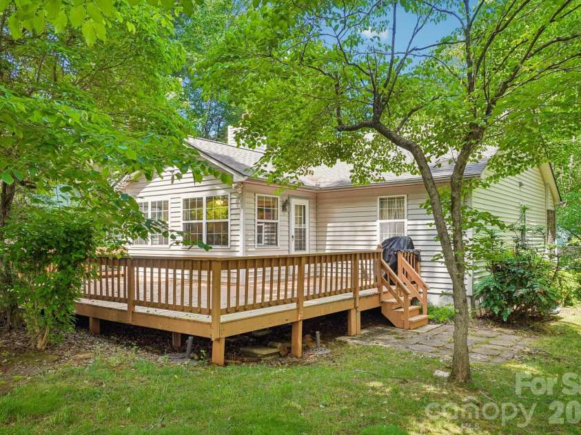 7 St Andrews Drive, Etowah, NC 28729.  MLS# CAR4388193, YatesRealty ID 28424. 