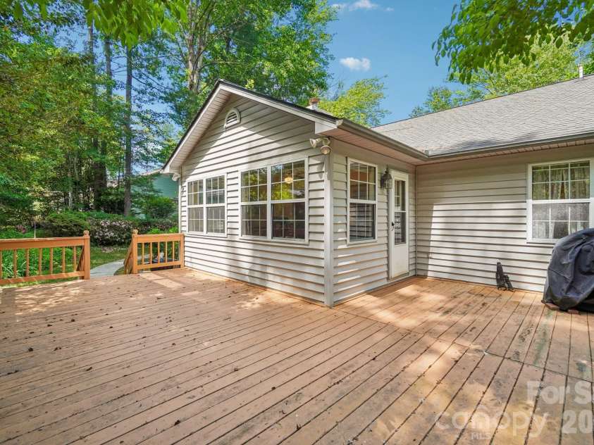 7 St Andrews Drive, Etowah, NC 28729.  MLS# CAR4388193, YatesRealty ID 28424. 