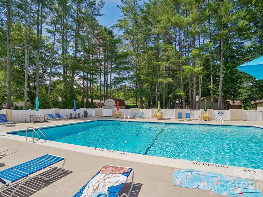7 St Andrews Drive, Etowah, NC 28729.  MLS# CAR4388193, YatesRealty ID 28424. 