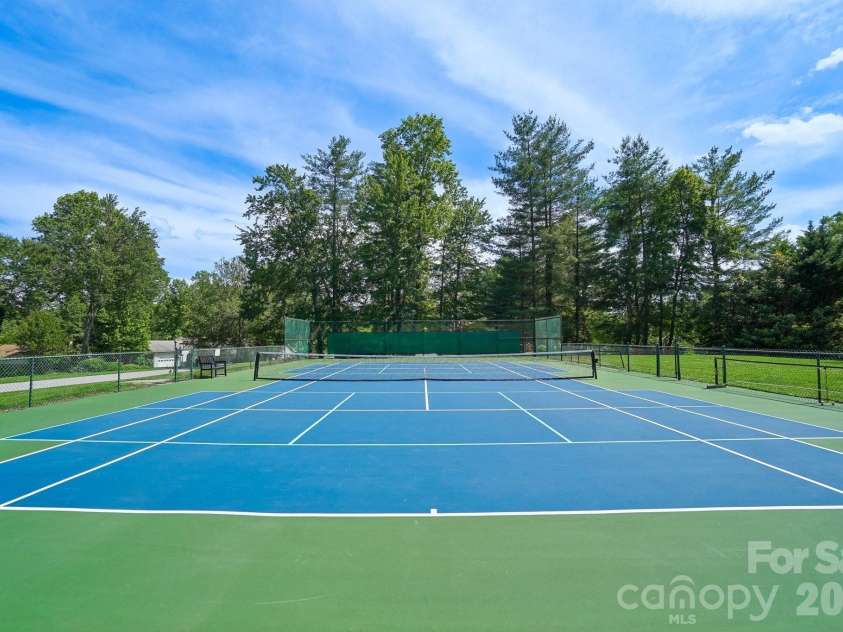 7 St Andrews Drive, Etowah, NC 28729.  MLS# CAR4388193, YatesRealty ID 28424. 
