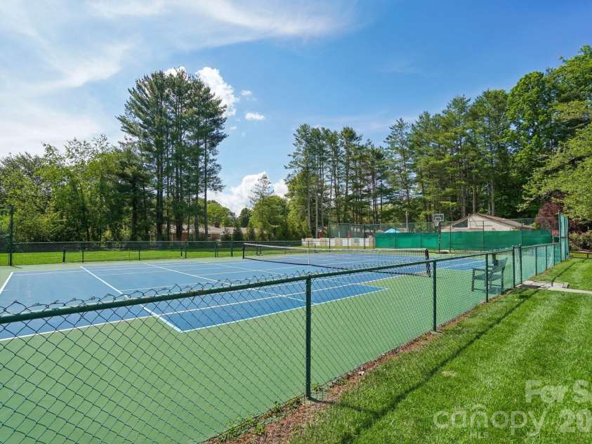 7 St Andrews Drive, Etowah, NC 28729.  MLS# CAR4388193, YatesRealty ID 28424. 