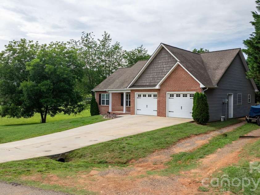 5326 Stonegate Farm Drive, Granite Falls, NC 28630.  MLS# CAR4388999, YatesRealty ID 28427. 