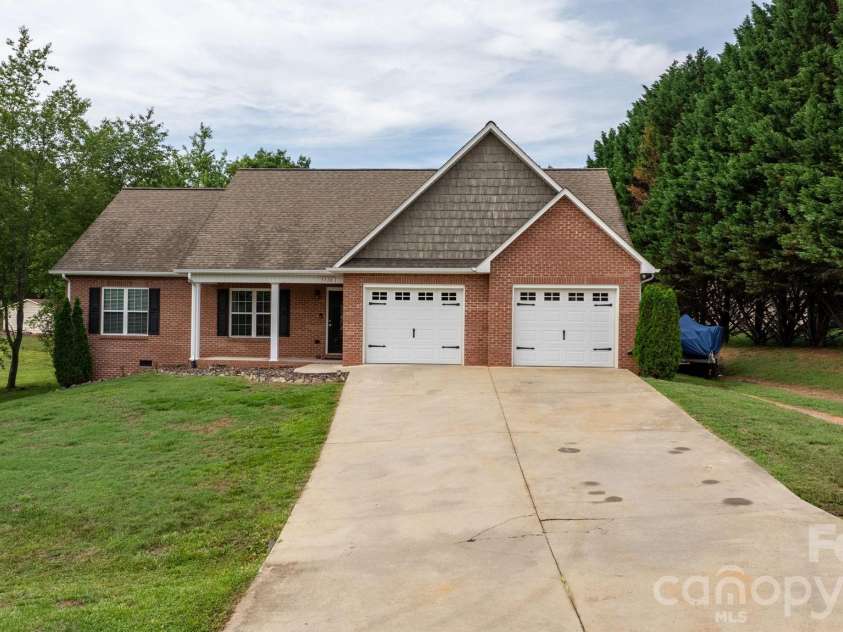 5326 Stonegate Farm Drive, Granite Falls, NC 28630.  MLS# CAR4388999, YatesRealty ID 28427. 