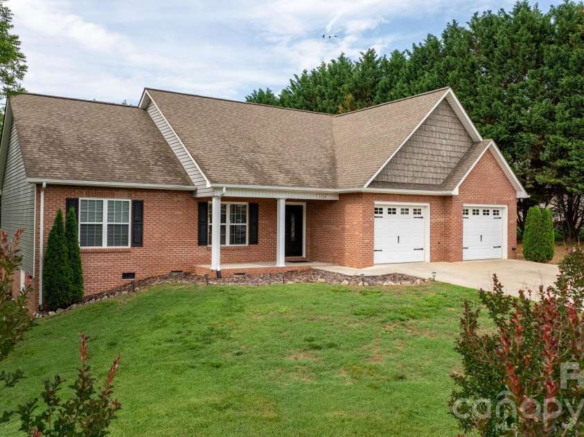 5326 Stonegate Farm Drive, Granite Falls, NC 28630.  MLS# CAR4388999, YatesRealty ID 28427. 