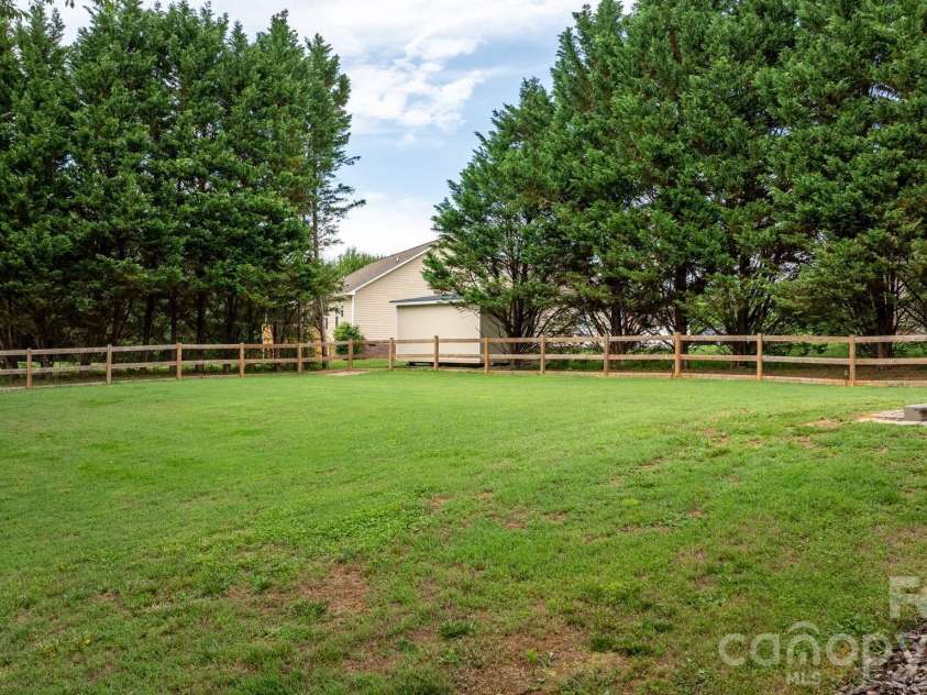 5326 Stonegate Farm Drive, Granite Falls, NC 28630.  MLS# CAR4388999, YatesRealty ID 28427. 