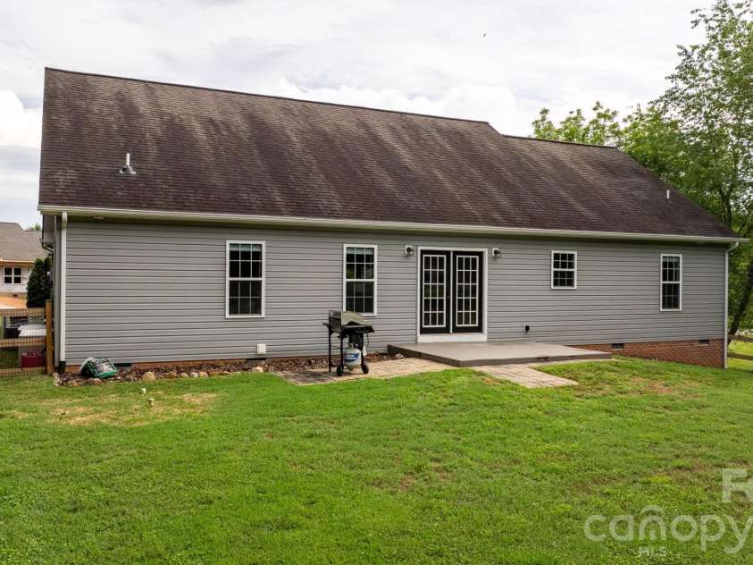 5326 Stonegate Farm Drive, Granite Falls, NC 28630.  MLS# CAR4388999, YatesRealty ID 28427. 