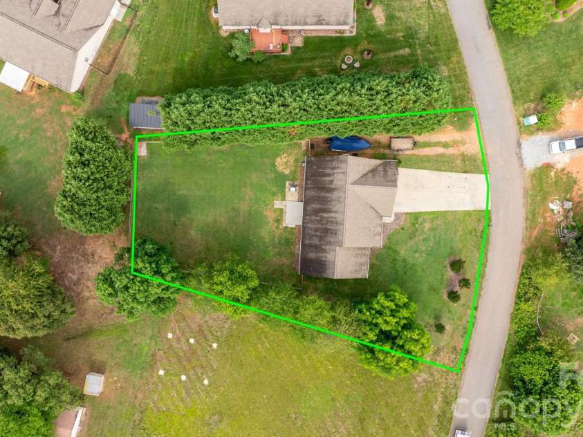 5326 Stonegate Farm Drive, Granite Falls, NC 28630.  MLS# CAR4388999, YatesRealty ID 28427. 