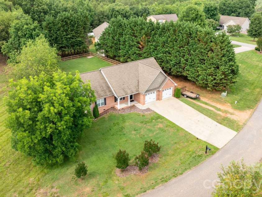 5326 Stonegate Farm Drive, Granite Falls, NC 28630.  MLS# CAR4388999, YatesRealty ID 28427. 