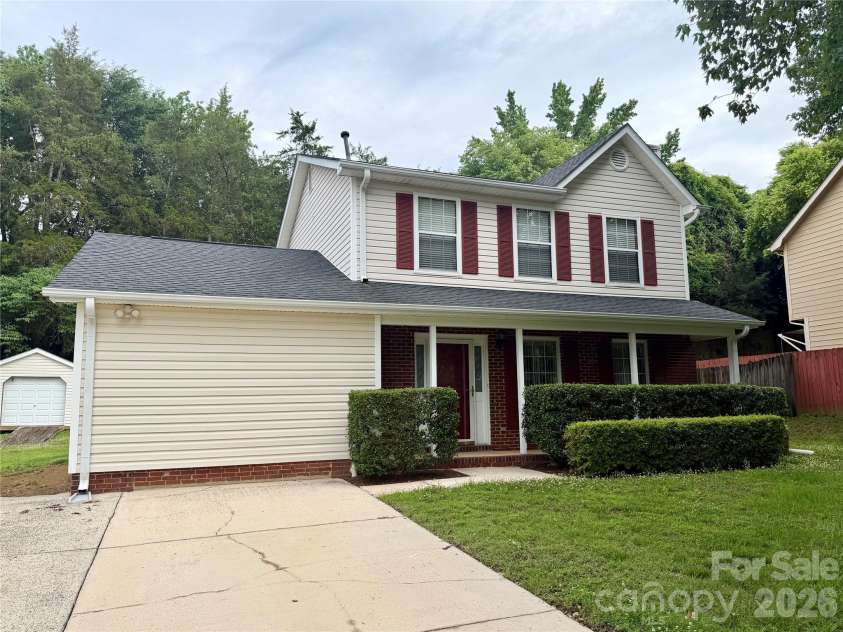 8004 Glencannon Drive, Charlotte, NC 28227.  MLS# CAR4390341, YatesRealty ID 28428. 