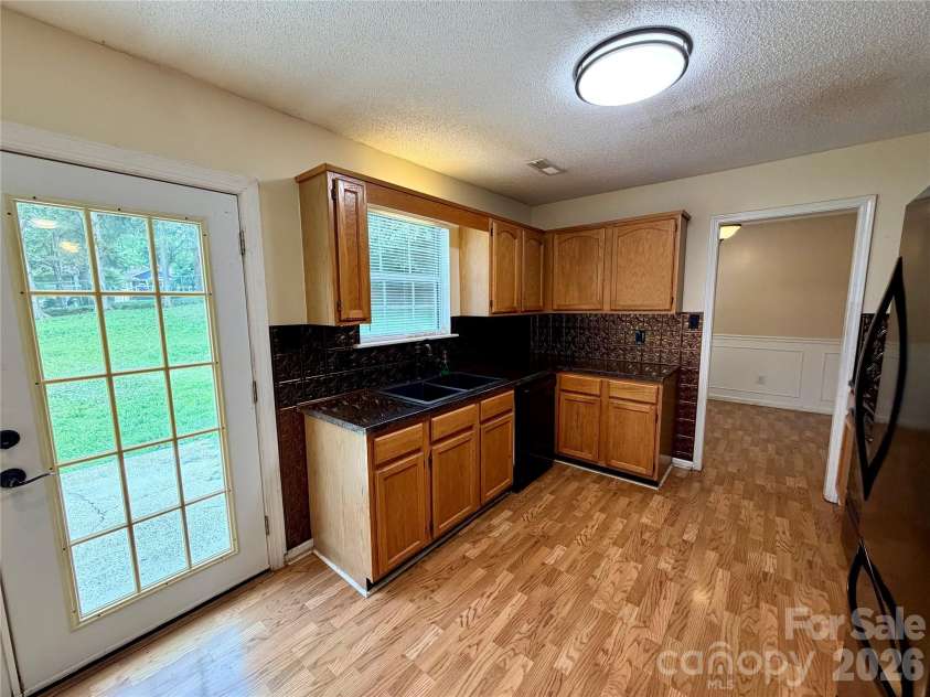 8004 Glencannon Drive, Charlotte, NC 28227.  MLS# CAR4390341, YatesRealty ID 28428. 
