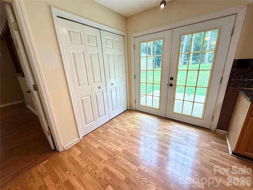 8004 Glencannon Drive, Charlotte, NC 28227.  MLS# CAR4390341, YatesRealty ID 28428. 