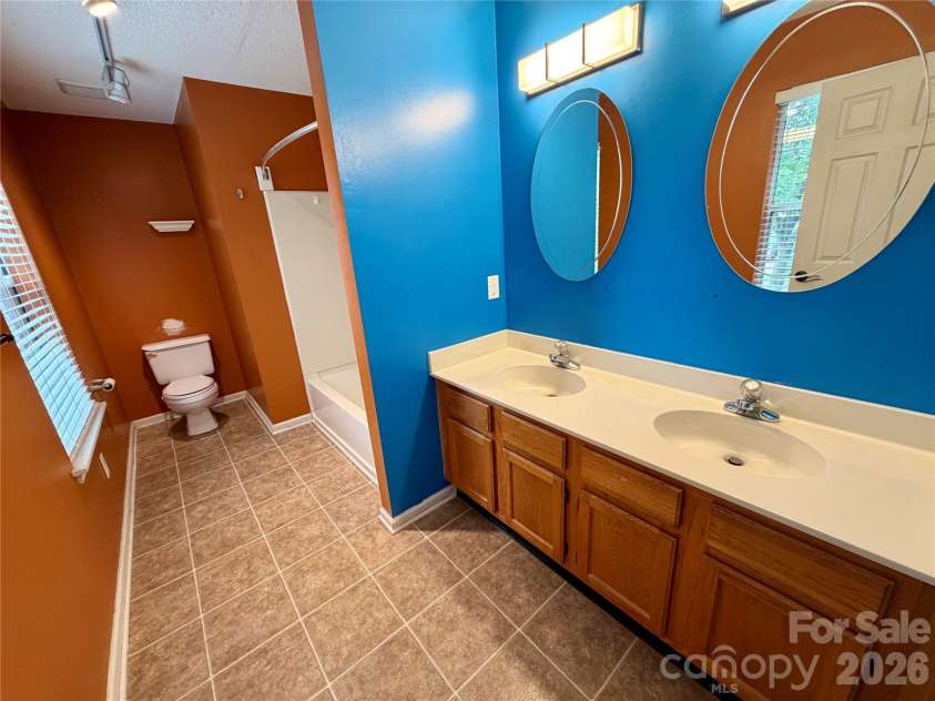 8004 Glencannon Drive, Charlotte, NC 28227.  MLS# CAR4390341, YatesRealty ID 28428. 