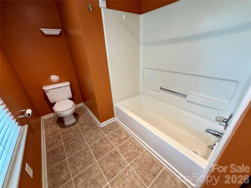 8004 Glencannon Drive, Charlotte, NC 28227.  MLS# CAR4390341, YatesRealty ID 28428. 