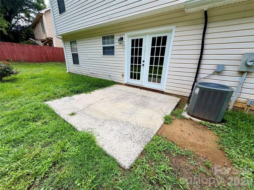 8004 Glencannon Drive, Charlotte, NC 28227.  MLS# CAR4390341, YatesRealty ID 28428. 