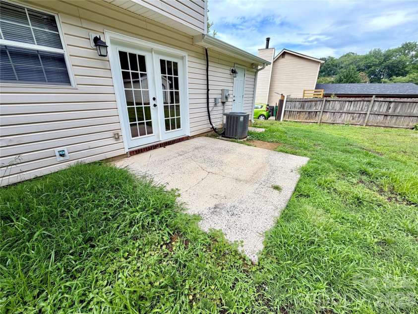 8004 Glencannon Drive, Charlotte, NC 28227.  MLS# CAR4390341, YatesRealty ID 28428. 