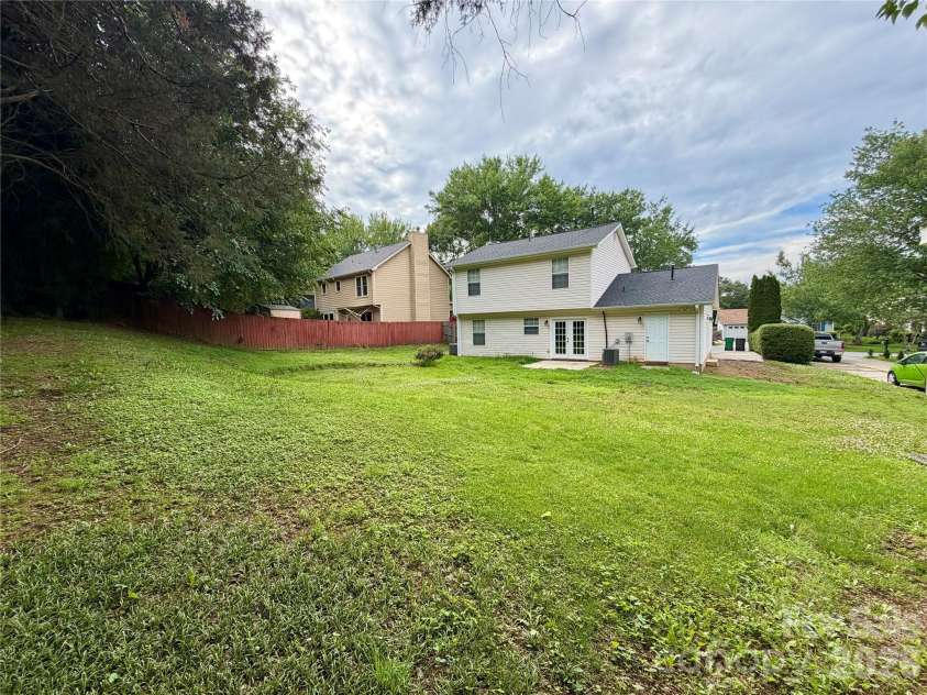 8004 Glencannon Drive, Charlotte, NC 28227.  MLS# CAR4390341, YatesRealty ID 28428. 