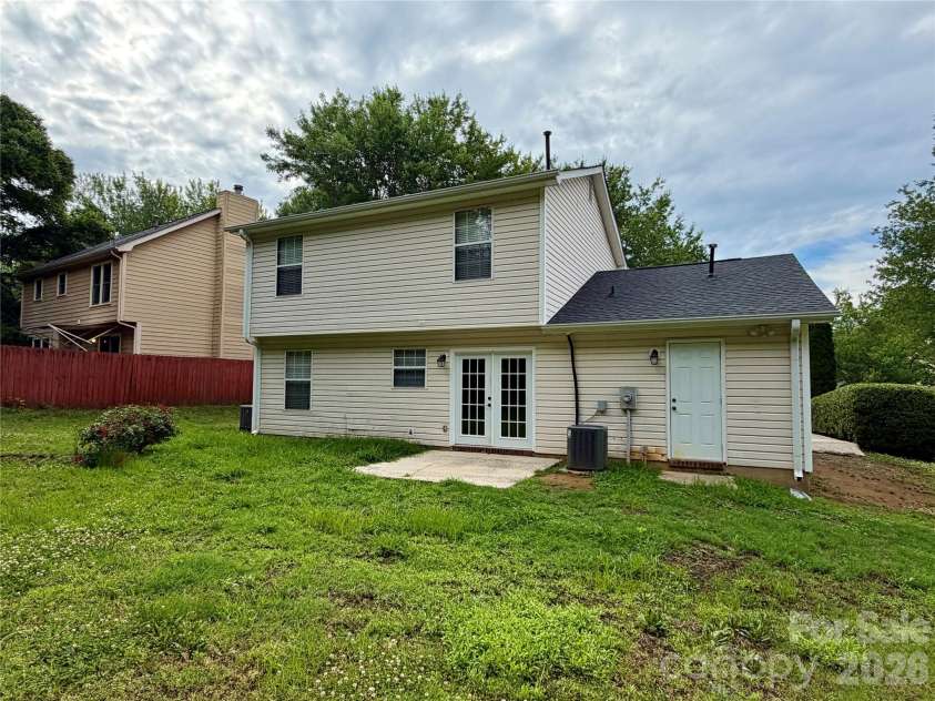 8004 Glencannon Drive, Charlotte, NC 28227.  MLS# CAR4390341, YatesRealty ID 28428. 