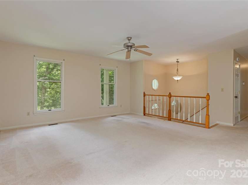 104 Creekstone Lane, Hendersonville, NC 28791.  MLS# CAR4285829, YatesRealty ID 28429. Bright Living Room